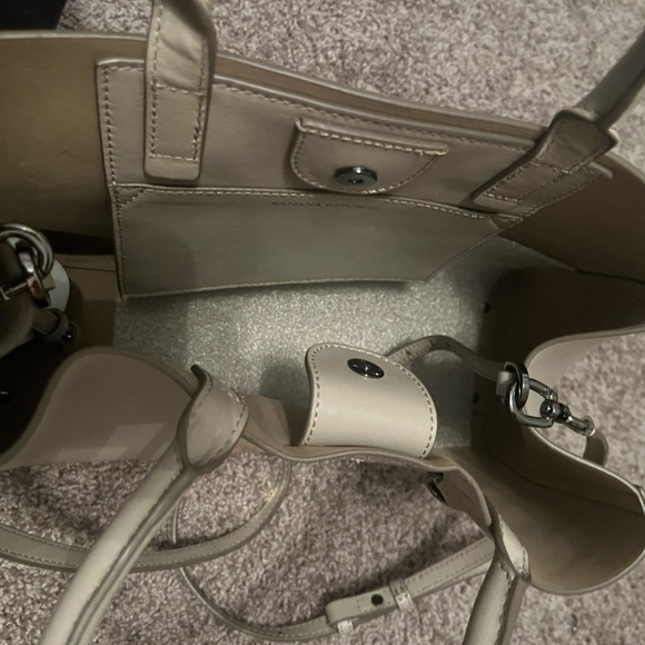 Banana Republic Bag - Picture 4 of 6